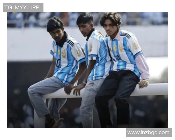 争议!梅西只待10分钟就自动脱离,8万印度球迷愤恨打砸球场,官员抱歉